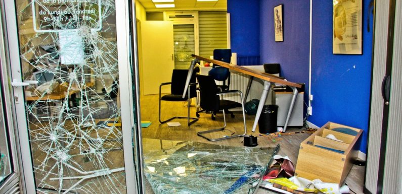Permanences LREM dégradées: Les violences visant les députés, une pratique nouvelle?