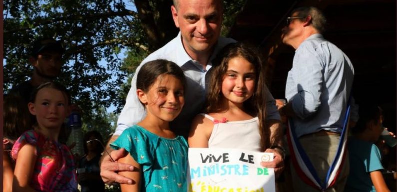Tout comprendre à la polémique de la photo de Jean-Michel Blanquer