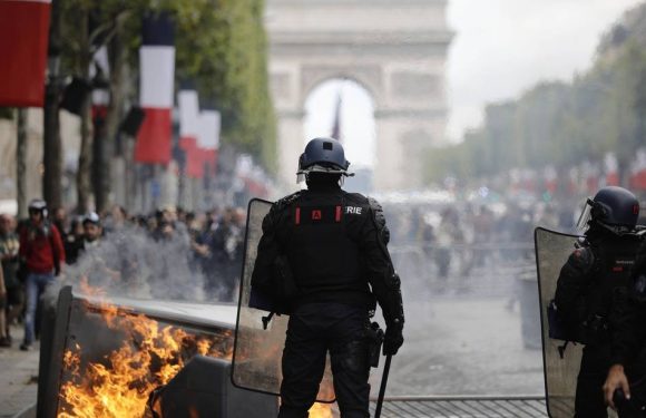 14-Juillet: Tensions sur les Champs-Elysées occupées par des «gilets jaunes»