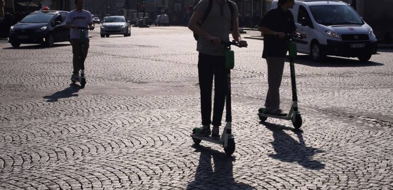 Trottinettes électriques à Paris: La moitié des opérateurs suspendent leur service