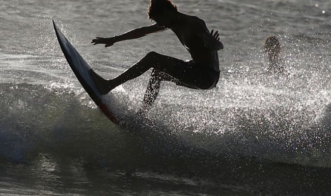 En Loire-Atlantique, un projet de surf park près de l’océan fait polémique