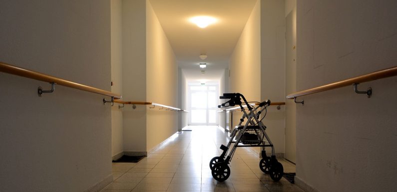 Ehpad : 3 ans de prison ferme en appel pour l’aide-soignant qui avait frappé une pensionnaire de 98 ans
