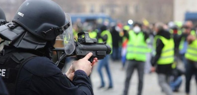 Répression de manifestations : quelle leçon la France peut-elle donner à la Russie ?