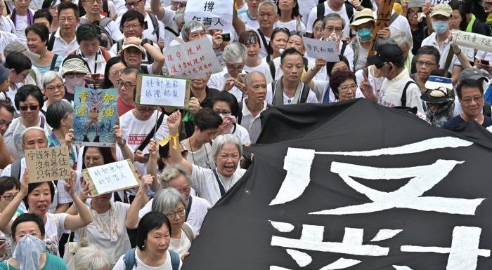 Des milliers de retraités hongkongais descendent dans les rues en soutien à la jeunesse