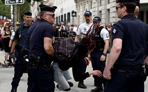 RN et LFI dénoncent l’arrestation de gilets jaunes