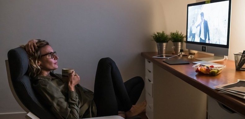 Marre du soleil ? Les séries à rattraper cet été