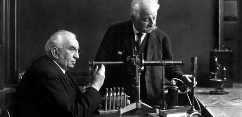 Portrait des frères Lumière, les célèbres inventeurs français qui ont révolutionné le cinéma