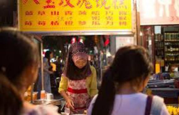 Pékin : les autorités ordonnent le retrait de symboles musulmans de plusieurs restaurants halal