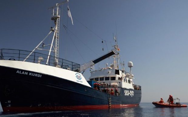 Deux bateaux appartenant à des ONG et remplis de migrants font pressions sur l’Italie
