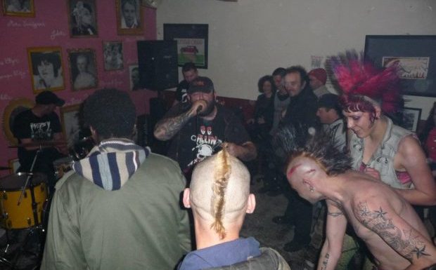 Migrants : Le diocèse de Bordeaux appelle à soutenir une association anarchiste anti-catholique