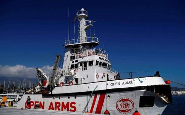 Méditerranée : l’Open Arms se dirige vers le nord de l’Europe après le refus de l’Italie de laisser débarquer 124 migrants
