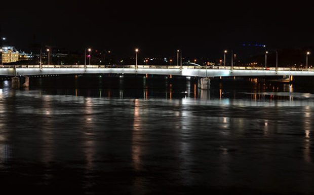 Lyon : tombé dans le Rhône au pont de La Guillotière, un jeune migrant meurt noyé