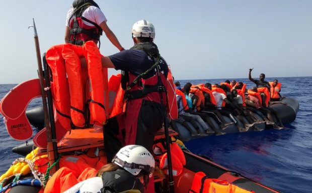 Méditerranée : premier sauvetage de 85 migrants par l’Ocean Viking