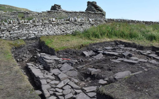 Des archéologues découvrent une « taverne » viking vieille de 1000 ans en Écosse