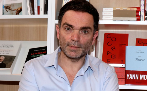 Le père de Yann Moix se défend des accusations de maltraitance qui figurent dans le roman « Orléans »