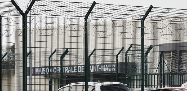 Trois hommes, dont deux détenus, mis en examen pour un projet d’attentat