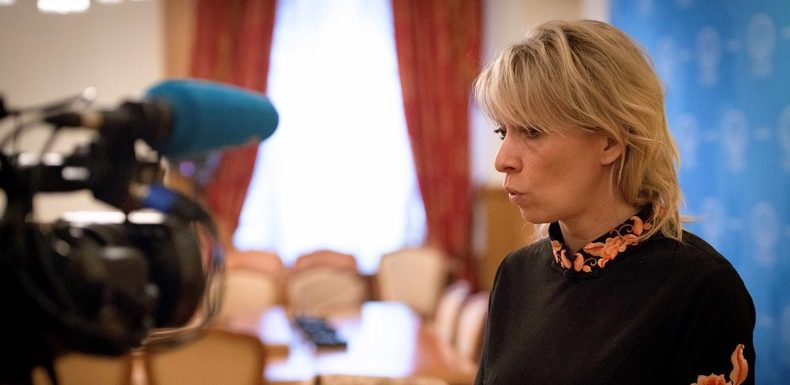 «L’hôpital se fiche de la charité» : Moscou ironise sur les condamnations des arrestations en Russie