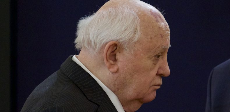 Missiles : Gorbatchev déplore le retrait américain du traité FNI et craint pour la sécurité mondiale