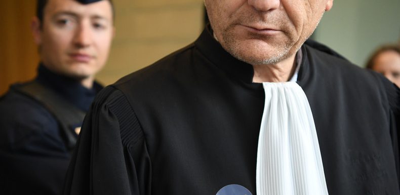 «Supprimer les avocats militants» : un syndicat policier revient sur le tollé suscité par son tweet