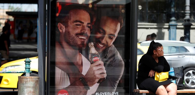 «Zéro sucre, zéro préjugé»: accusée d’activisme LGBT, une campagne de Coca-Cola passe mal en Hongrie