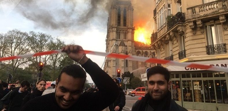 The Guardian s’excuse après avoir accusé à tort Sputnik d’avoir trafiqué une photo de Notre-Dame