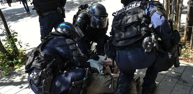 L’homme qui aurait été étranglé par un agent de la BAC à Nantes livre sa version des faits