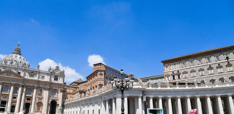 Vatican : un Irakien interpellé après avoir menacé de s’immoler aux abords de la place Saint Pierre