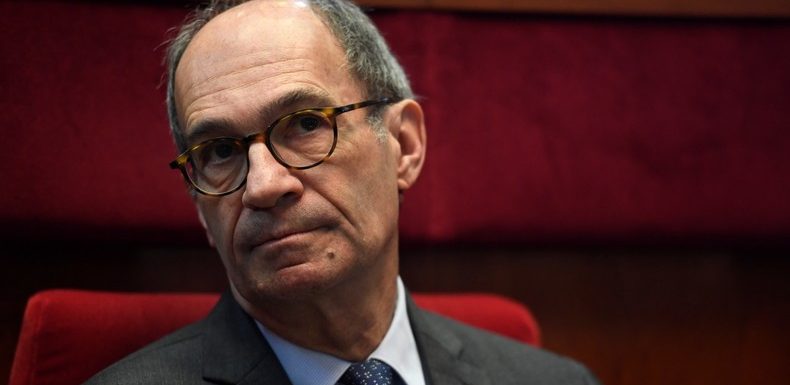 Eric Woerth a-t-il escaladé un vertigineux glacier ou était-il simplement à quatre pattes ? (IMAGES)