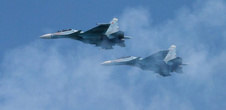 Un F-18 de l’OTAN s’approche de l’avion d’un ministre russe… et se fait repousser (VIDEO)