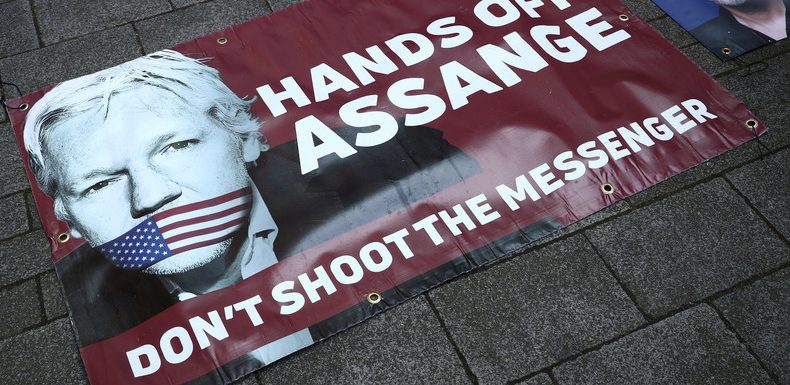 Christine Assange : «Mon fils est lentement, cruellement et illégalement assassiné»