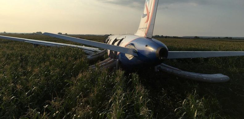 Moscou : le miraculeux atterrissage d’urgence de l’Airbus A321 filmé depuis l’intérieur (VIDEO)