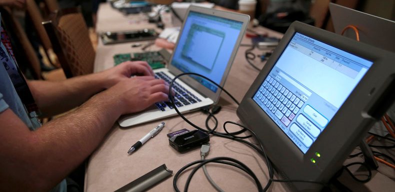 Russie : les failles du système de vote en ligne révélées avec l’aide d’un expert français