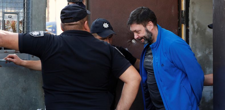 Incarcéré depuis 15 mois, le journaliste russe Vychinski dans les limbes de la justice ukrainienne