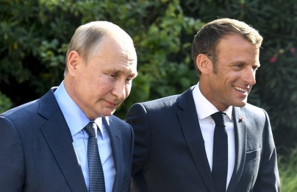 En russe, Macron réitère sur Facebook son souhait d’approfondir les relations entre Paris et Moscou