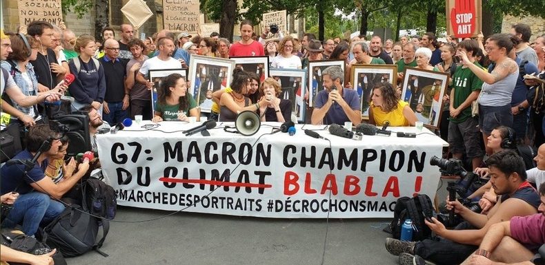 G7 et écologie : une «marche des portraits» de Macron décrochés des mairies, à Bayonne (IMAGES)
