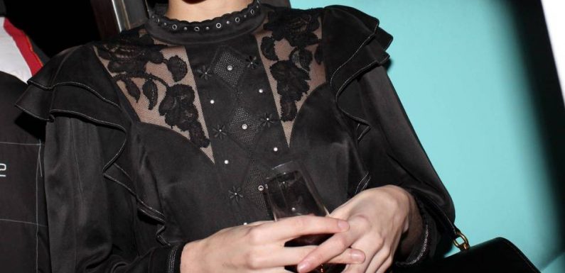 Accusée de transphobie, la mannequin Carissa Pinkston a prétendu être elle-même trans