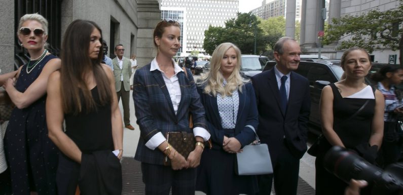 Affaire Epstein : Ses victimes présumées témoignent, ses avocats remettent en cause la thèse du suicide