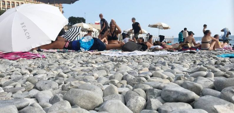 Nice : Ramener des galets de la promenade des Anglais, c’est interdit (et dangereux pour le littoral)