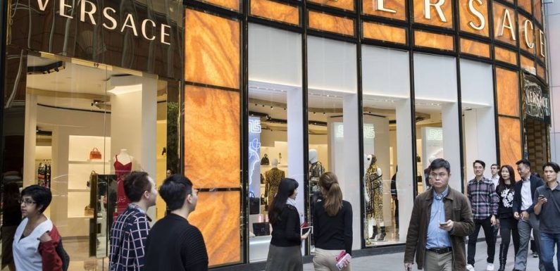 Hong Kong: Des grands noms de la mode épinglés en Chine pour des tee-shirts jugés outrageants