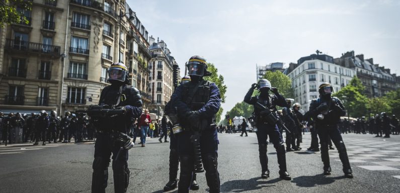 La police a-t-elle empêché des «gilets jaunes» de s’acheter de l’eau pendant l’acte 39?