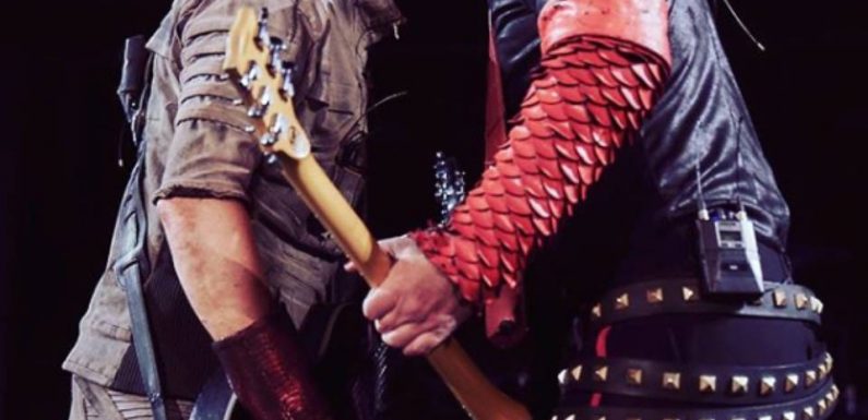 Deux guitaristes de Rammstein s’embrassent en plein concert à Moscou pour soutenir la communauté LGBTQI+