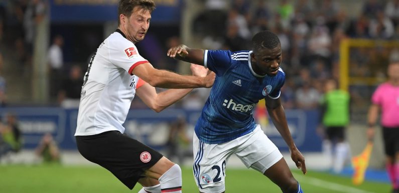 Francfort-Strasbourg EN DIRECT: Ambiance délétère et rouge pour Liénard… Les deux équipes sont à dix… Ça part Suivez le live avec nous