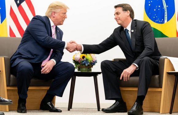 Amazonie: Bolsonaro s’en prend à l’Europe et se rapproche des Etats-Unis