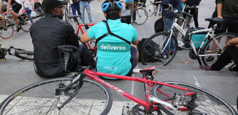 Deliveroo: Manifestation de plusieurs dizaines de livreurs à Paris contre la nouvelle grille tarifaire