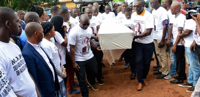 Guinée: Emotion à l’inhumation de l’enseignant guinéen tué en France