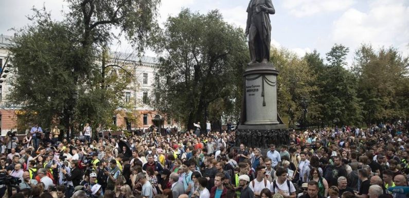 Russie : L’opposition défile à Moscou dans le calme contre la répression