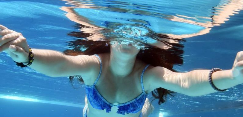 Faire caca dans la piscine, le nouveau défi des adolescents en Espagne