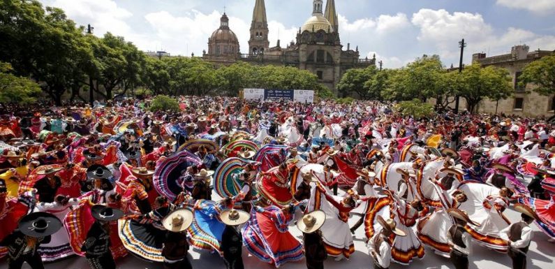 Mexique : Plus de 800 personnes réunies pour le record du monde de la plus grande danse folklorique