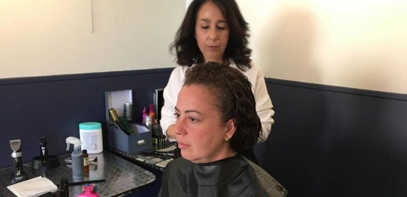 VIDEO. Pourquoi un salon de coiffure s’est installé dans un café à Montrouge