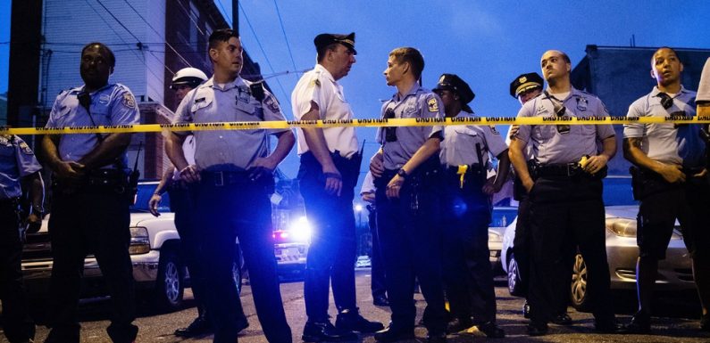 Etats-Unis: Un homme retranché à Philadelphie, six policiers blessés